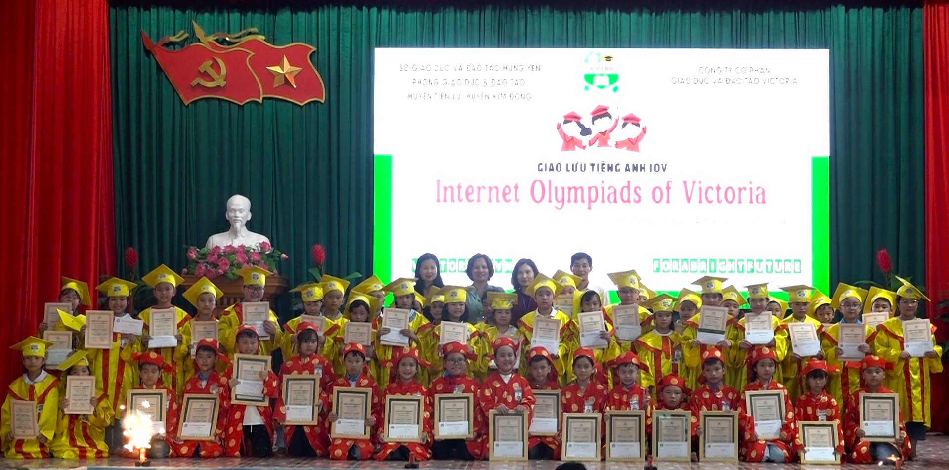 Gần 200 HS tiểu học của 2 huyện Kim Động và Tiên Lữ tham gia Chương trình giao lưu Tiếng Anh IOV, năm học 2023-2024