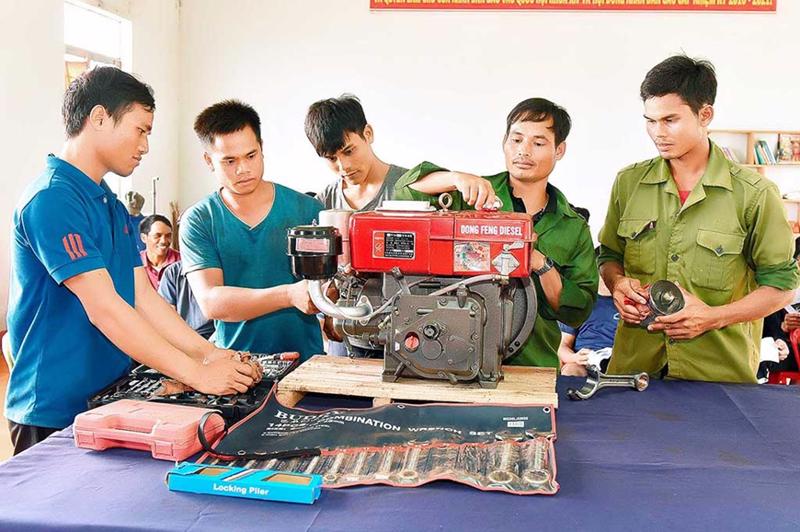   Cơ chế, chính sách giải quyết việc làm và đào tạo nghề cho người có đất thu hồi năm 2024